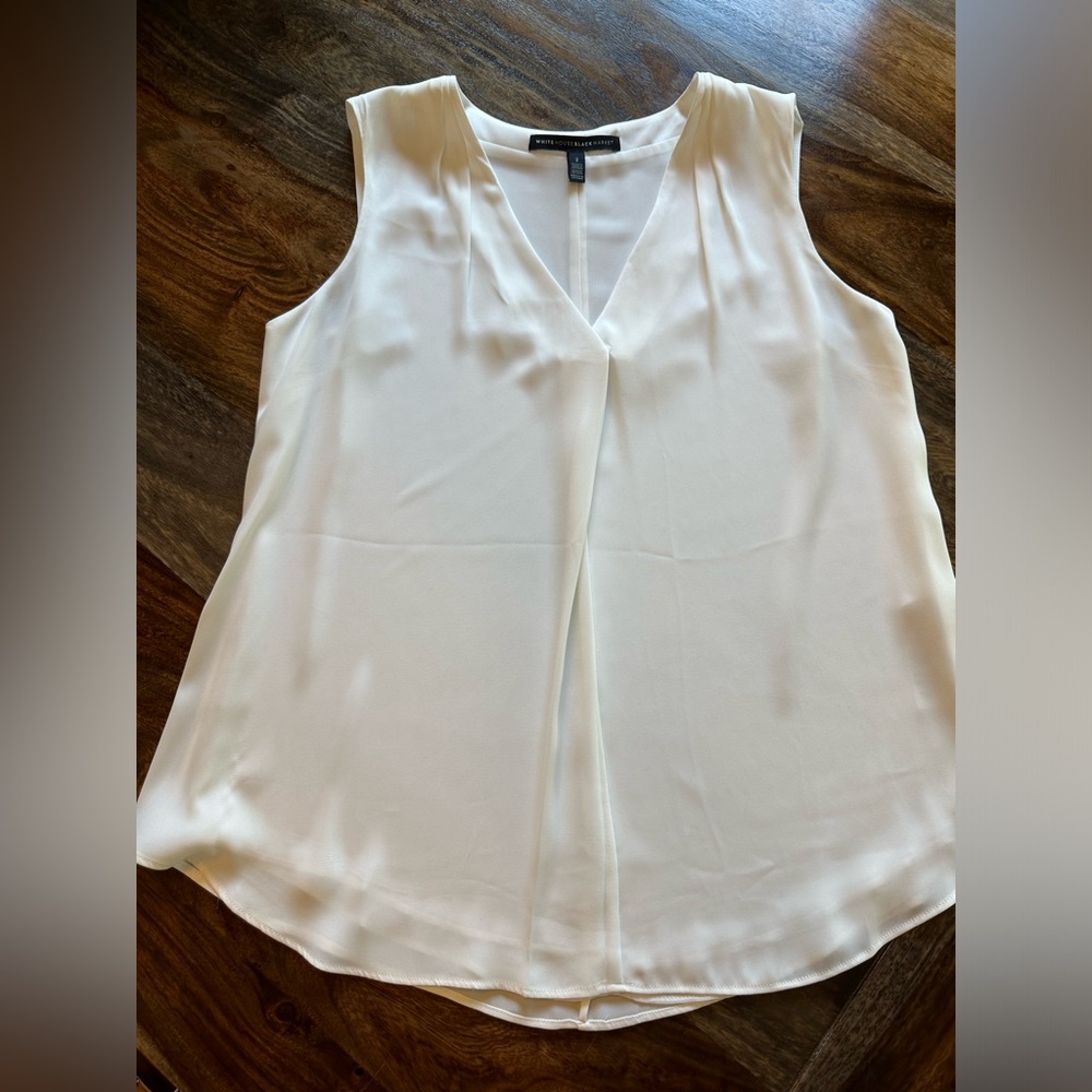 White House Black Market ivory shell top sz small